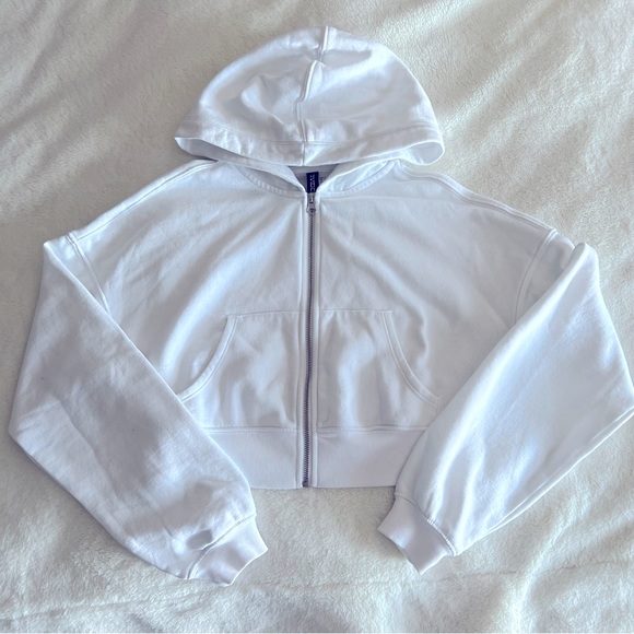 White Cropped Hoodie 🤍 - Picture 9 of 10